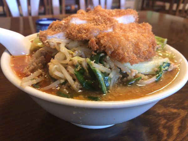 「とんかつみそラーメン950円」@同気食堂の写真