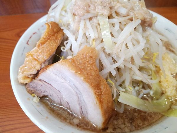 「ラーメン（麺少なめヤサイニンニクアブラ）」@ラーメン二郎 亀戸店の写真