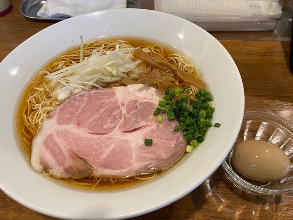 「3/8 にぼそば（正油）＋麺100g増し（細麺）＋煮卵計1,00」@煮干ラーメン 肉だしつけ麺 りはっちゃんの写真