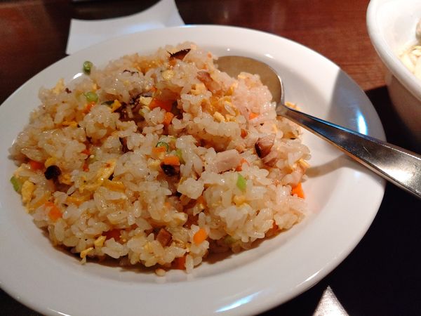 「本日のランチ①(塩味もやしラーメン＆五目チャーハン)800円」@上海華龍 ヤマダ電機LABI1高崎店の写真