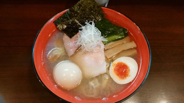 「塩らーめん¥800+ワンタン¥150+味玉¥120-」@とものもとの写真