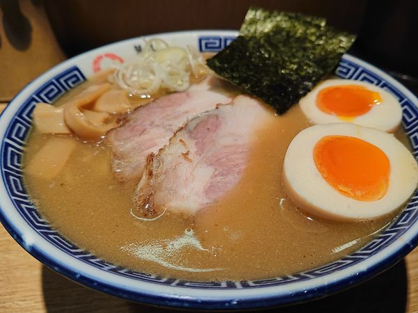 「特製中華そば」@銀座 いし井 下北沢店の写真