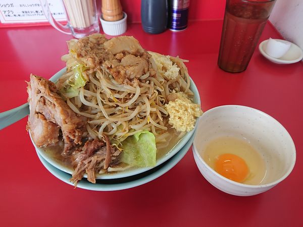 「らーめん800円+野菜まし70円+生卵70円」@ラーメン すくえ屋の写真
