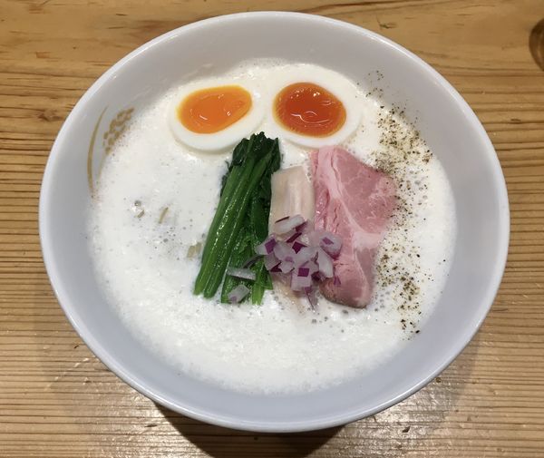 「名古屋コーチン泡白湯+麺1.5倍+味玉」@麦の道 すぐれの写真