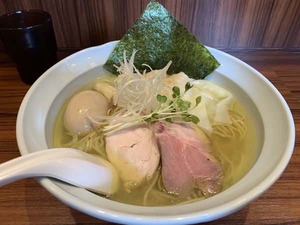 「塩ラーメン＋ワンタン」@紬生の写真