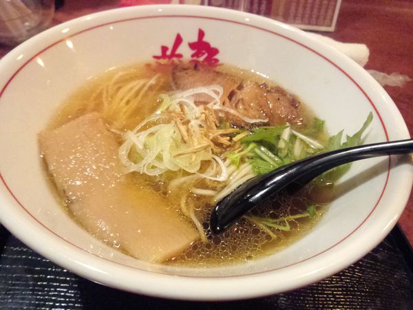 「淡麗醤油らーめん８４３円」@麺や 藏人 北千住店の写真