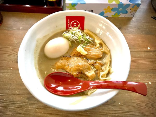 「濃厚煮干しラーメン+味玉」@中華盛そば ◯三亭の写真