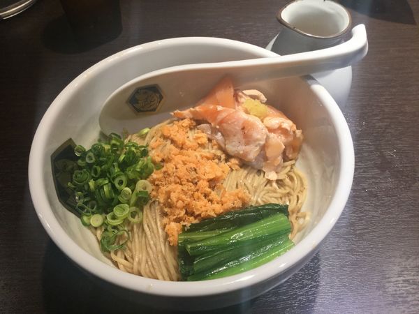 「サーモン油そば(¥780)」@真鯛らーめん 麺魚 神保町店の写真