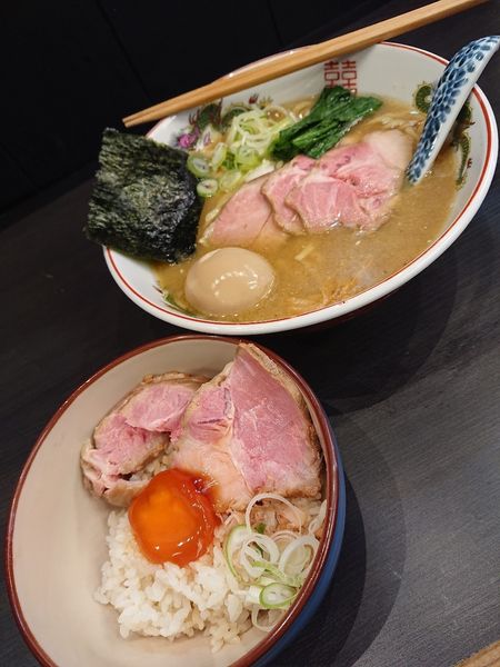 「味玉醤油＋卵黄チャーシュー生姜めし」@中華麺きなりの写真