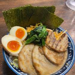 特製ラーメン！トッピング炙りチャーシュー1枚、辛ネギ