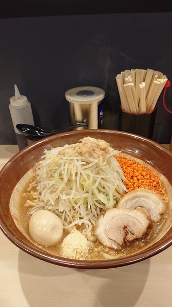 「味玉大麺600g  野菜  ニンニク  油  カラアゲ」@鷹の目 蒲田店の写真