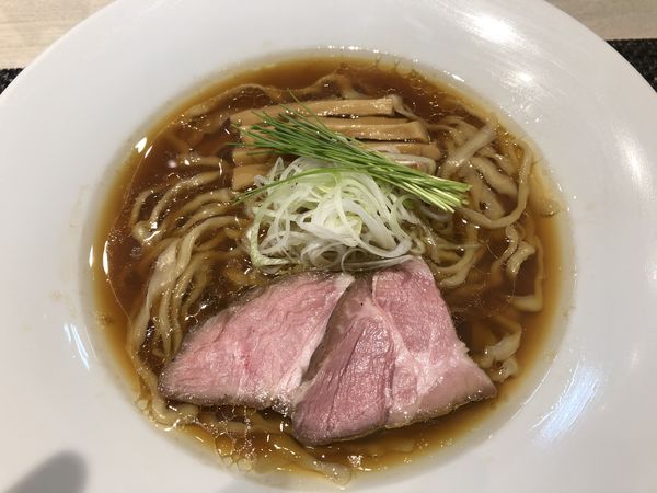 「地鶏としじみの中華蕎麦(醤油)手もみ太麺850円」@宍道湖しじみ中華蕎麦 琥珀 東京本店の写真