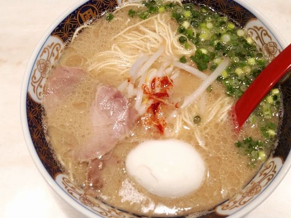 「ラーメン（黄）＋半熟玉子」@ラーメン凪 BUTAO（豚王） 神田店の写真