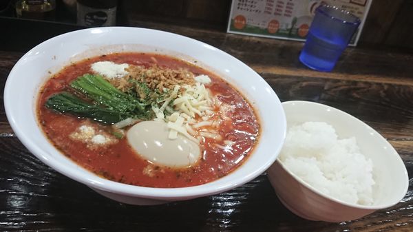 「チーズトマトラーメン＋味玉＋ライス」@麺や 空と大地の写真