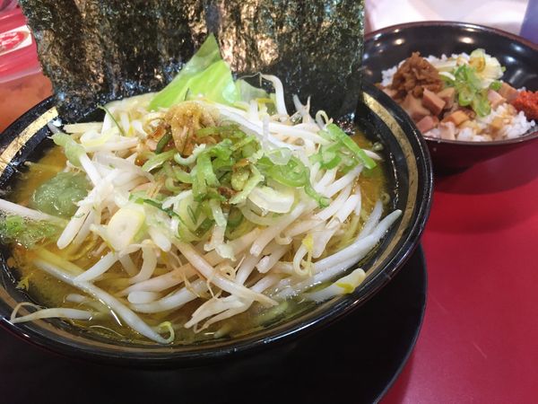 「野菜ラーメン＋のり＋半賄い飯」@家系ラーメン とらきち家の写真