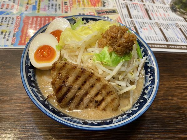 「野菜ラーメン麺固め油普通にんにく普通＋ライス」@麺屋 武士道 船橋店の写真