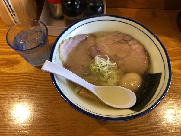 「塩らあめん」@上州地鶏ラーメン 翔鶴の写真