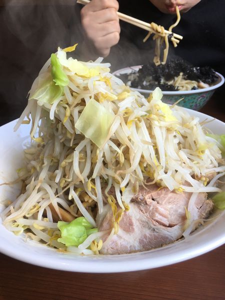 「大高山　まぜ　500g 1210円野菜マシ　豚マシ110円」@ラーメン 大高山の写真