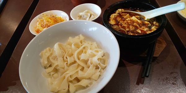 「頂天石焼麻婆刀削麺」@陳家私菜 新宿店の写真