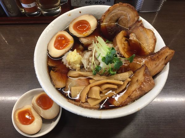 「肉そばスペシャル 醤油＋味玉」@肉そば総本山 神保町 けいすけの写真