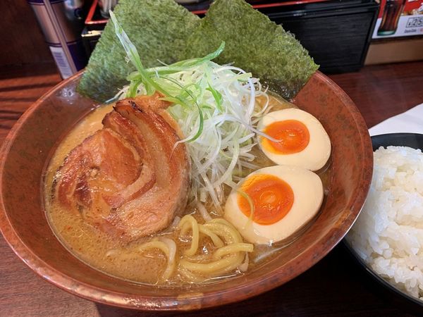 「みそらーめん＋サービスライス」@らーめん 味来 両国店の写真