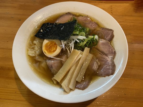 「醤油チャーシューワンタン麺1100円」@らーめん専門店 こしがや 一宮店の写真