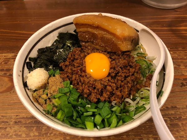 「トロ豚まぜソバ」@麺 酒 やまのの写真