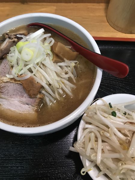 「【限定】醤油ラーメン、野菜大盛」@味噌麺処 楓の写真