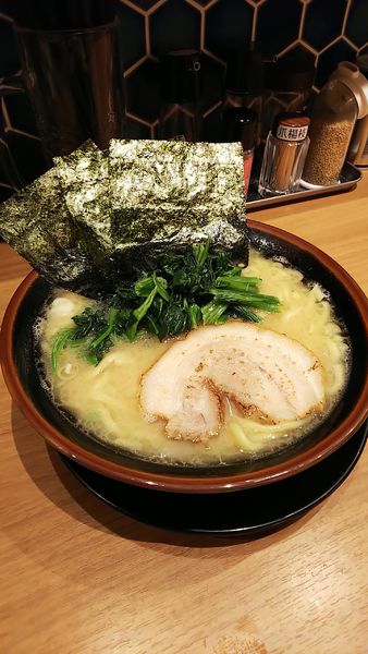 「豚骨ラーメン」@横浜家系ラーメン 石川家の写真