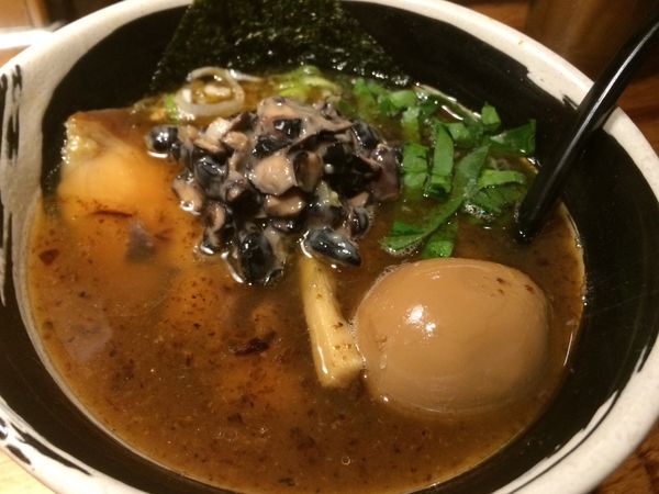 「黒豆味玉¥960」@麺場 浜虎 横浜店の写真