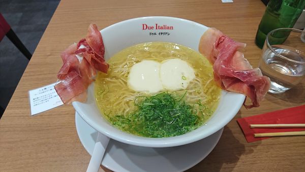 「らぁ麺生ハムフロマージュ 大盛」@ドゥエ イタリアン 市ヶ谷本店の写真