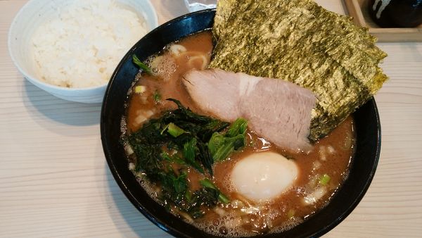 「ラーメン並盛+海苔増し+半熟味玉¥800+ライス無料」@麺家 千祥の写真