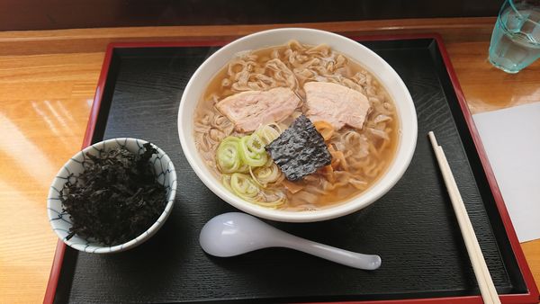 「ラーメン大盛  太麺  (1.5玉 ) バラのり(150円)」@ラーメン飛来 藤島店の写真