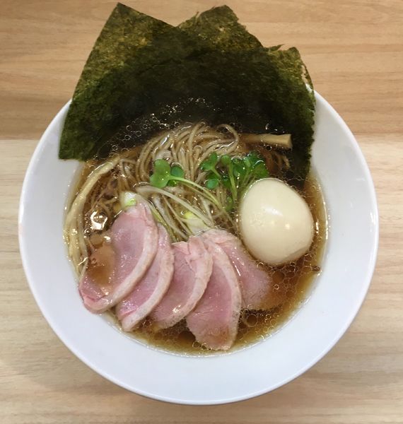 「アサヒスーパードライ 中瓶 → 特製鴨だし醤油ラーメン」@麺堂にしきの写真