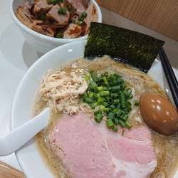 濃厚塩ラーメン味玉入り＋日替わりご飯(という名のチャーシュー丼)