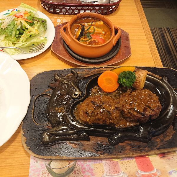 「げんこつハンバーグBセット1562円、焼き野菜カレー506円」@さわやか 掛川インター店の写真