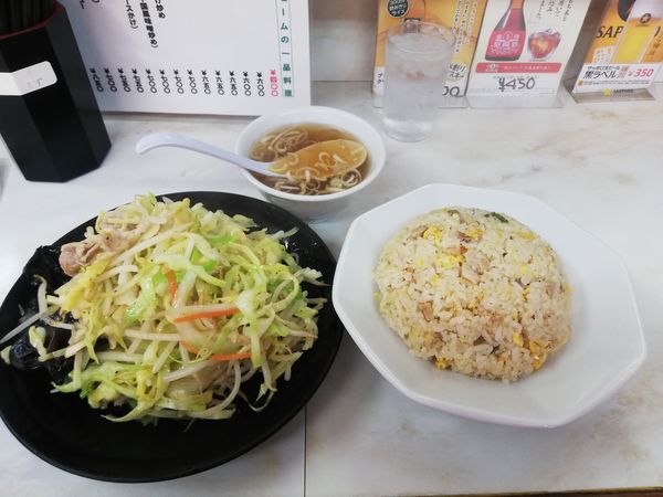 「チャーハン&野菜炒めセット　800円」@鶴の恩がえしの写真
