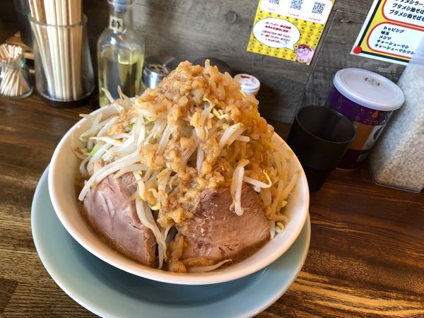「ラーメン300g  麺固め　脂増し　野菜ちょい」@高木のぶぅの写真