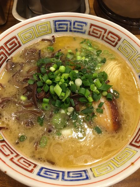 「長浜らーめん+替え玉」@九州博多長浜ラーメン ハングリードラゴンの写真