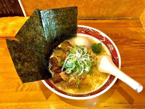 「塩くもたま麺+トッピングDX、炙り軟骨焼豚」@らーめん臺大の写真