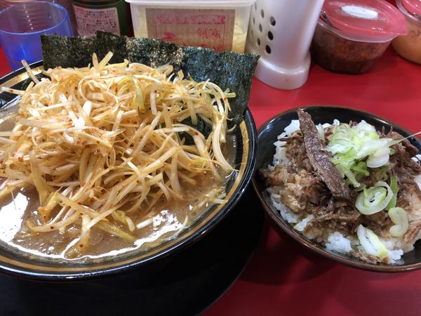 「辛ねぎチャーシュー麺&猪丼」@家系ラーメン とらきち家の写真