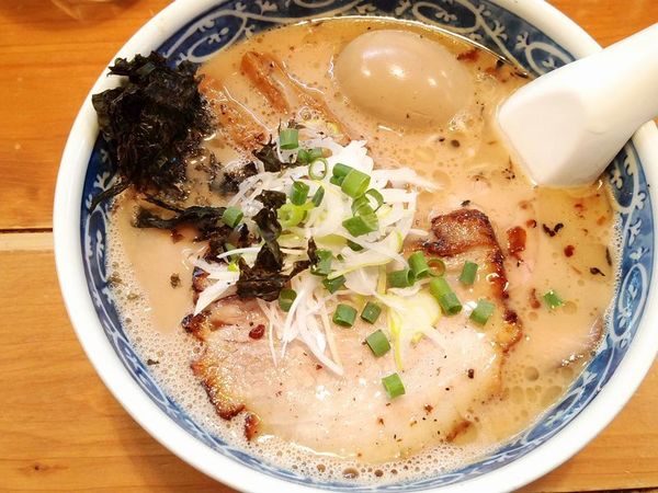 「とんこつらーめん＋味玉」@愚直の写真