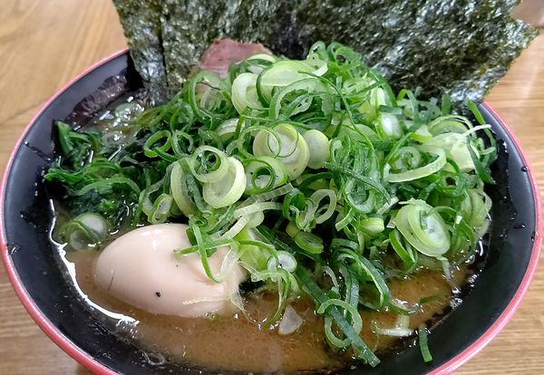 「ラーメン 九条ネギ&海苔&味玉」@麺家 紫極の写真