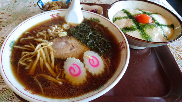 「手打ち中華そば+大盛り+とろろめし」@のんきやの写真