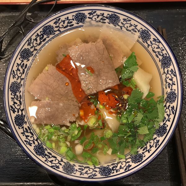 「蘭州牛肉麺（スーパー太帯麺）」@中国蘭州牛肉ラーメン 国壱麺 関内店の写真