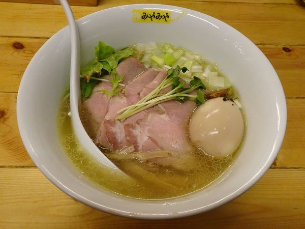 「塩そば（680円）＋チャーシュー3枚（250円）＋味玉」@味噌ぶり noodle みやみやの写真
