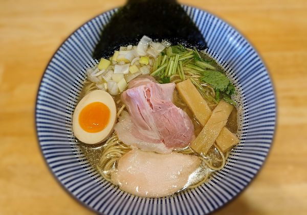 「一番搾りの煮干そば」@寿製麺よしかわ 坂戸店の写真