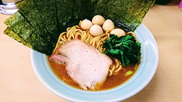 「ラーメン(味濃いめ･麺硬め･油少なめ)+海苔･うずら」@壱六家 大船店の写真