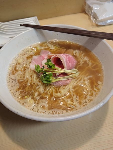 「煮干しラーメン 白」@煮干ラーメンとローストビーフ パリ橋の写真