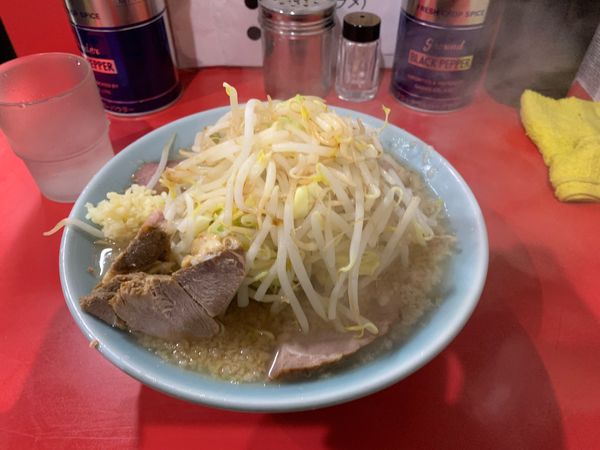 「普通盛肉入り950円」@ラーメン大 名古屋店の写真